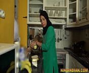 एक अजीब परिवार जिसमें भाई-बहन माँ के सामने खुलेआम चुदाई करते हैं from سکس ایرانی