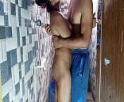 ताऊ जी की बड़ी लड़की को बाथरूम में नहाने के चोदा XXX Sex from indian fat uncle xxx sex rape
