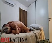 Madre Soltera Argentina Tiene Sexo Con un Desconocido en New Year from baise avec un inconnu au sport
