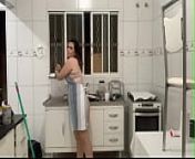 Delicia Limpando a Cozinha muito gostosa from thick asian cam in kitchen her pussy