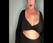 Hourglass Mama's nipslip | boobie pops out ! from big nipple pop out