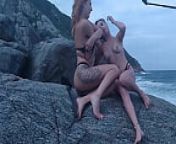Pernocas e Kaya Nymphet foram flagradas aprontando na praia from nymphet beach nude