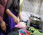 18 साल की फूल जैसी नाजूक कामवाली लड़की को मालिक ने किचन मे लेके अच्छे से चोदा from anni tamil se