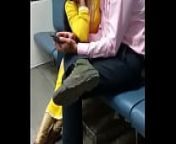 indian mumbai local train girl kissed her boyfriend from indian local girl