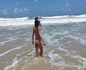Fui na praia de nudismo chupara a rola grande do neg&atilde;o safado from do all nudists think the same