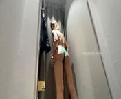 Naked lady tries on sexy lingerie in the fitting room, caresses herself in the fitting room of the store from türk soyunma