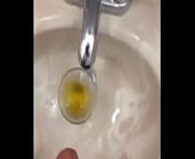 Pissing in a glass from un piss
