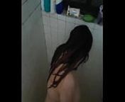 Grabo a mi Madrastra Cachonda mientras se ba&ntilde;a (MILF) from desi girl bathing clips record by hidden cam mp4 download file