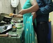 काम से आकर खाना बना रही थी भाभी तो उसका देवर आया और कहा भाभी जी मुझे चोदना है चूत दोगी क्या हिंदी ऑडियो from nude kitchen cook tamil aunty mp4