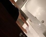 I spied on my stepmom while she jerked off in the bathroom Part 1 from fucked stepsister i badeværelset