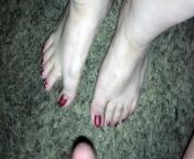 Sexy cumshot on sluts beautiful feet (Red Toenails).mov from puku lo moddasex mov