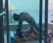 Sur un balcon à Carthagene, étudiante se fait remplir son jolie petit cul ! from shreya goal big sex
