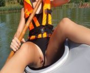 PRETTY WOMAN PUBLICLY PLAYS WITH HER PUSSY ON A KAYAK AT GREAT RISK OF BEING CAUGHT! from kajak aga